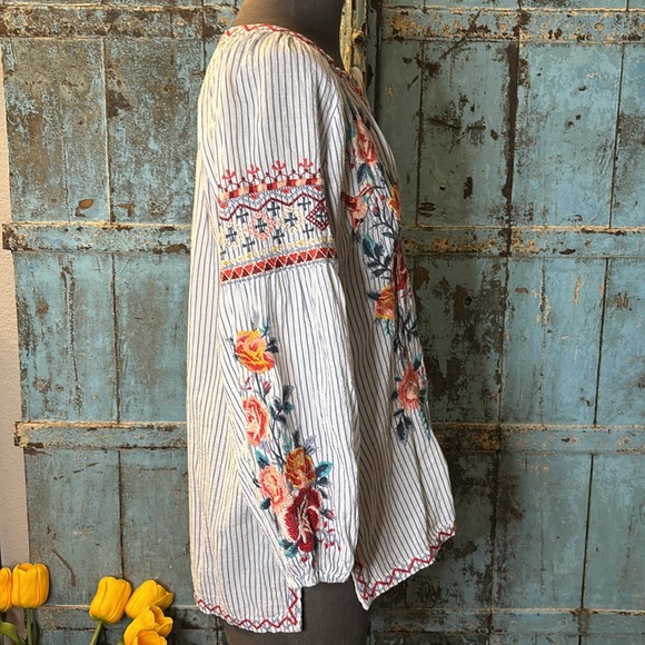 Johnny Was Hummingbird Embroidered Pinstriped Blue White Stripe Tunic Flowers XS - Picture 12 of 15